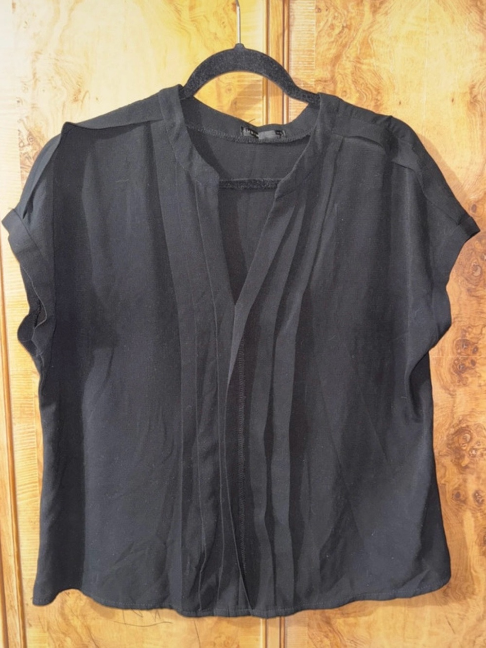 Women's Black Short-Sleeve Pleated Front Top size Large